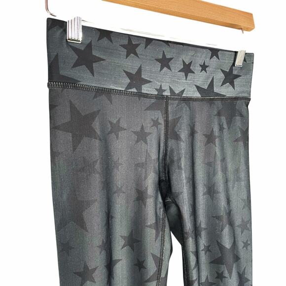 TEREZ NWT Hi-Shine Leggings Metal Gray/Black Star Print Size XS Made in NYC - Picture 2 of 8
